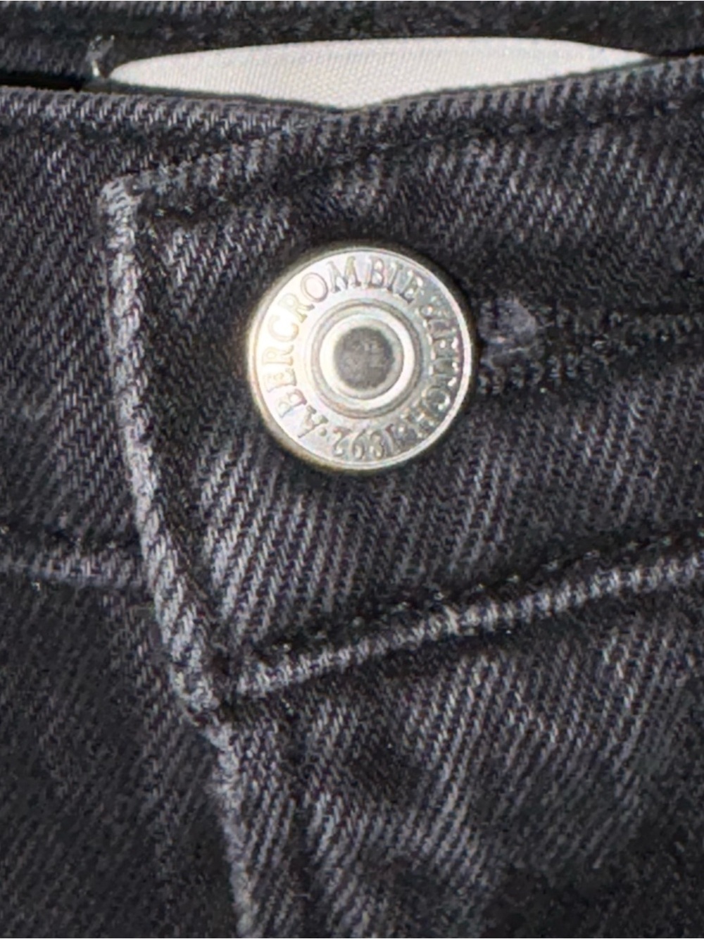 Abercrombie & Fitch High Rise Black Frayed-Hem Denim Shorts-Size 24/00 - Picture 5 of 10